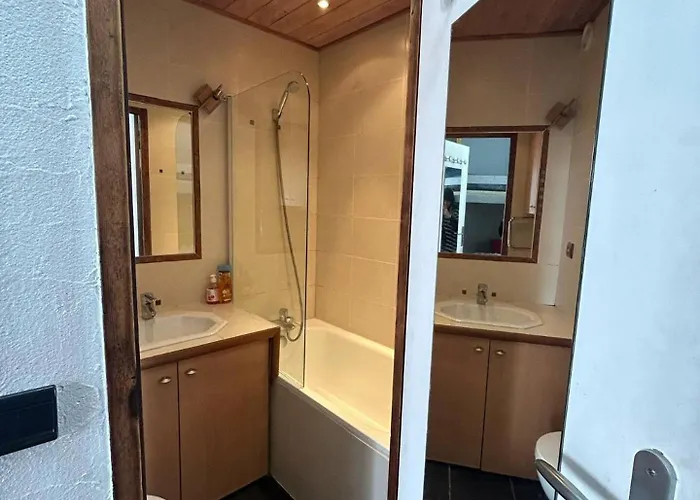 - Inout - 3 Beds Flat D-315